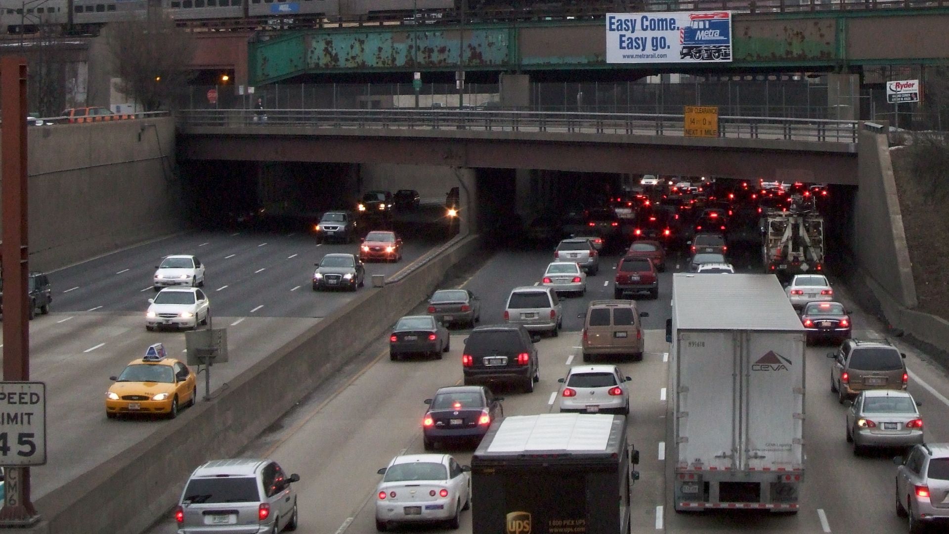 File:Kennedy Expressway and Metra.jpeg