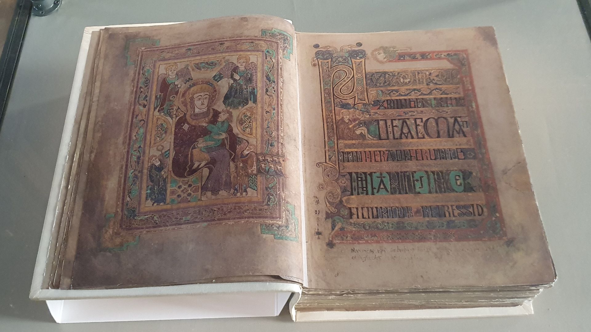 File:Facsimile of the book of kells-Interior of the Old Library, Trinity College, Dublin.jpg