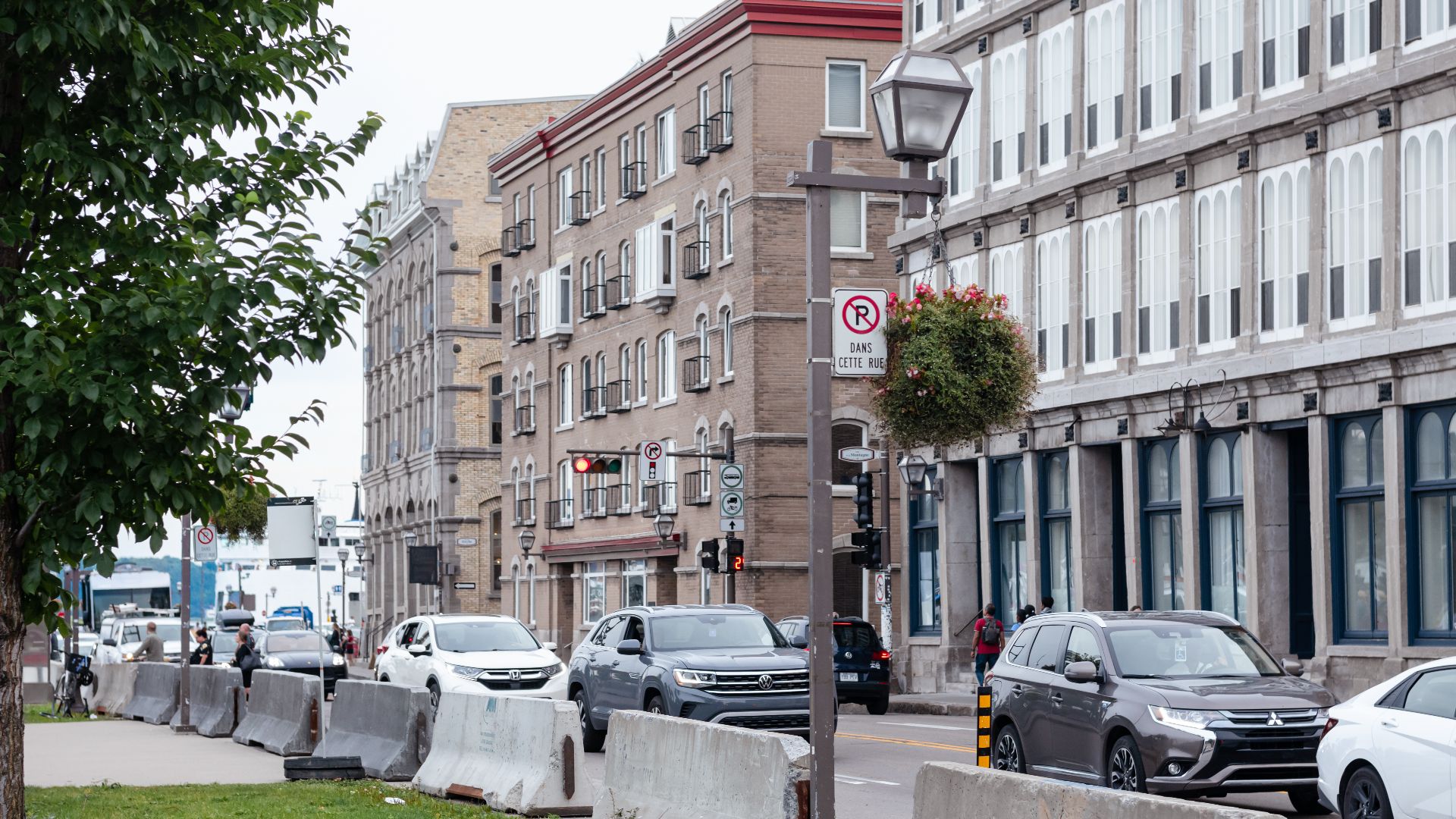 File:Buildings and Roads of Old Quebec City 04.jpg