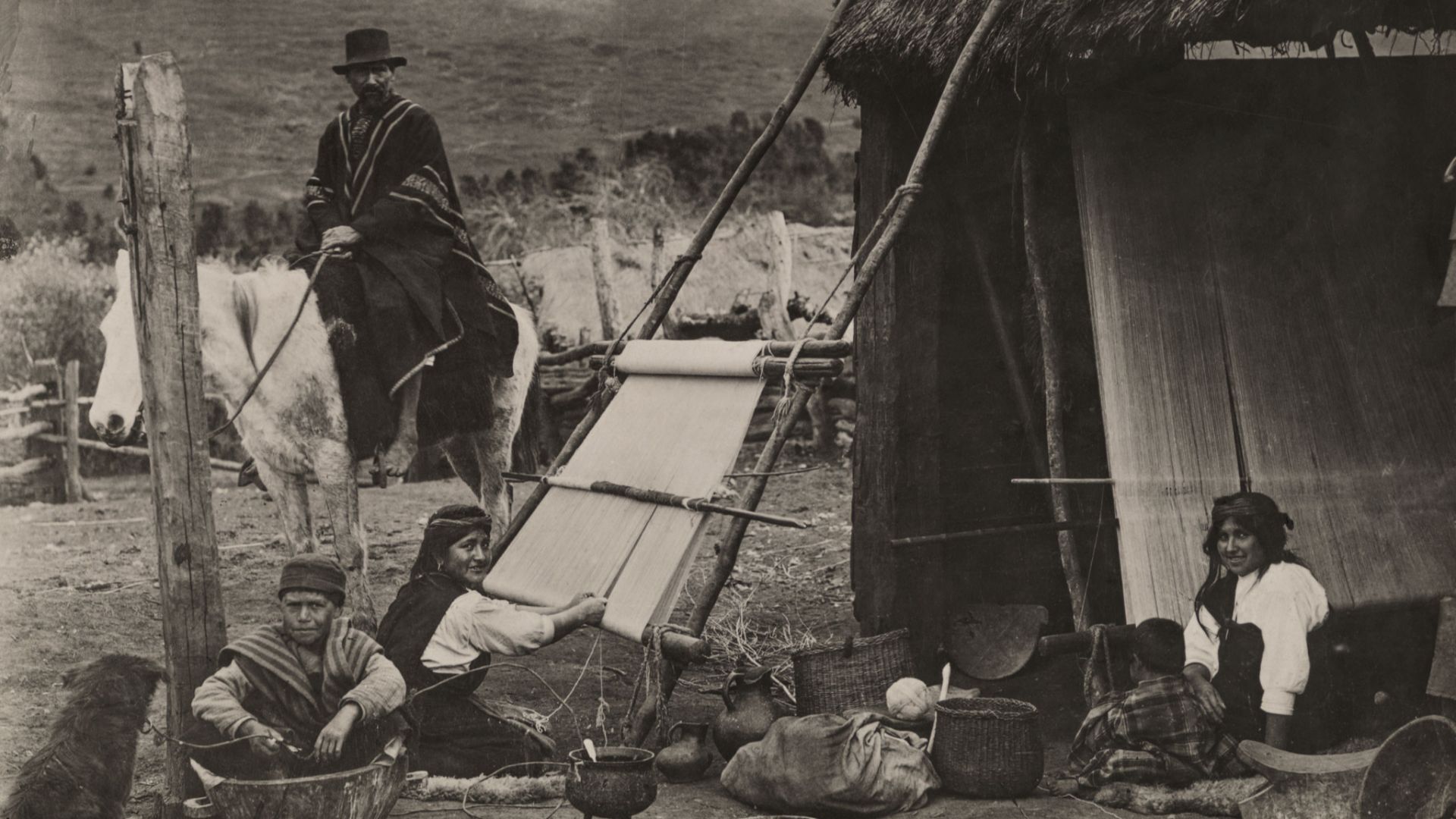 File:Araucanian family in the early 1920s.jpg