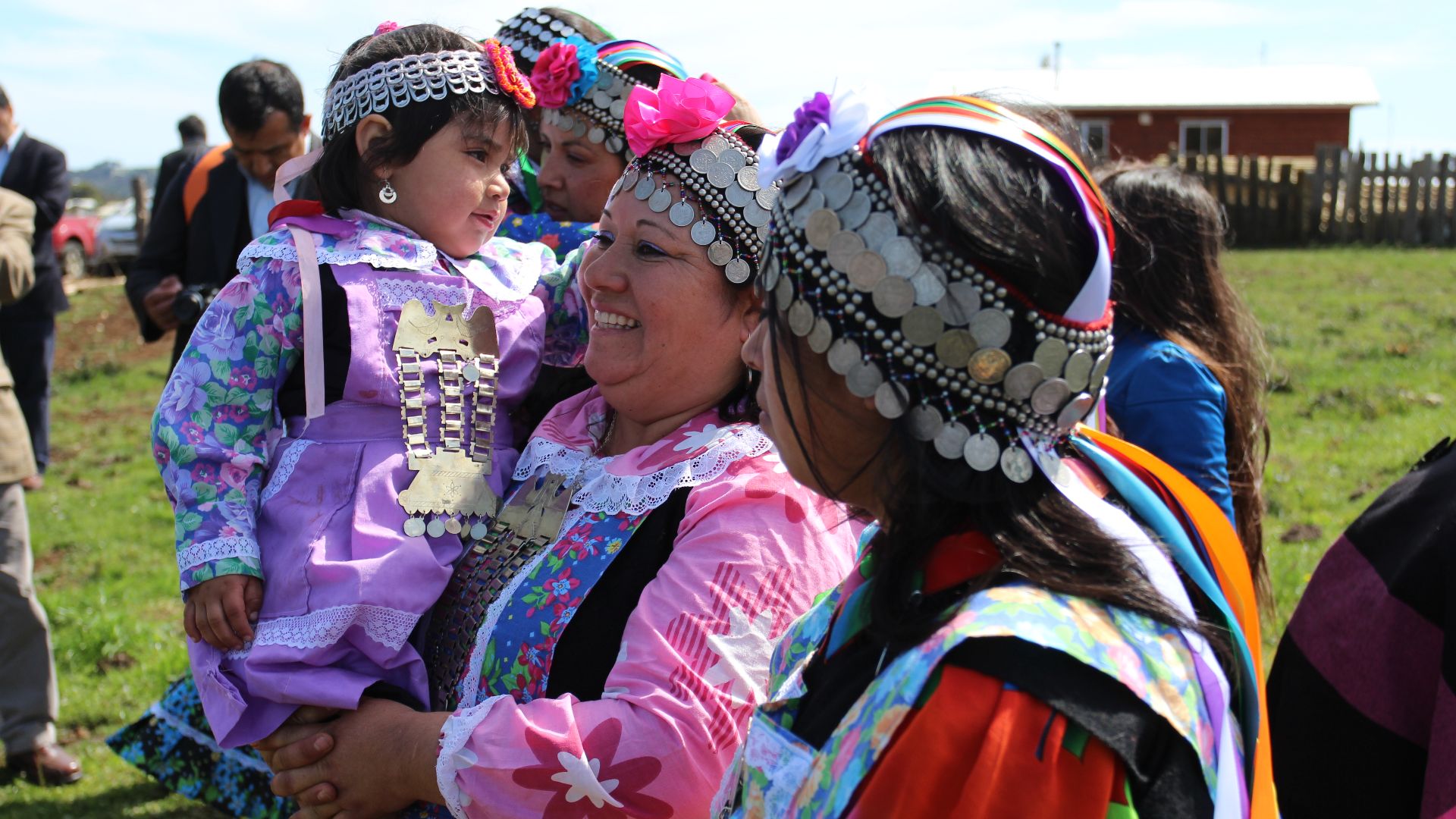 File:Mujeres de Comunidad Mapuche Lorenzo Quintrileo de Tirúa.jpg