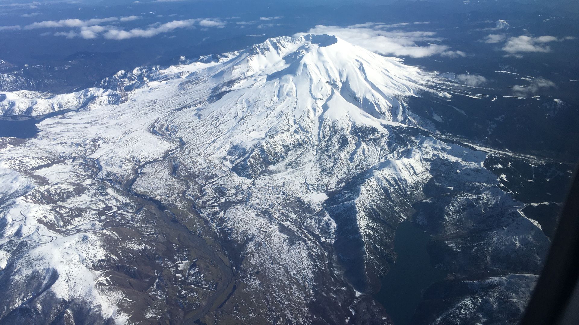 File:Mount Saint Helens from the air, with Mount Hood in background 02.jpg