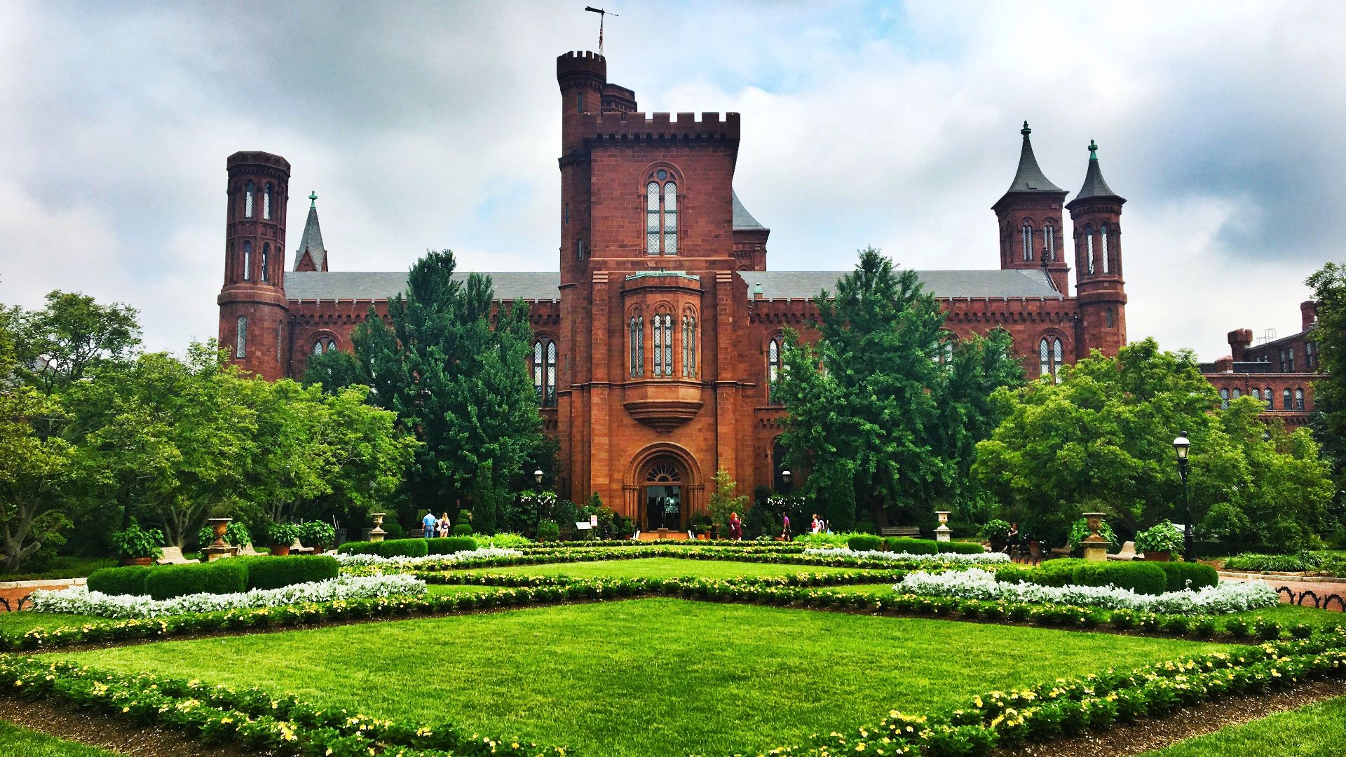 File:Smithsonian Institution Building.jpg