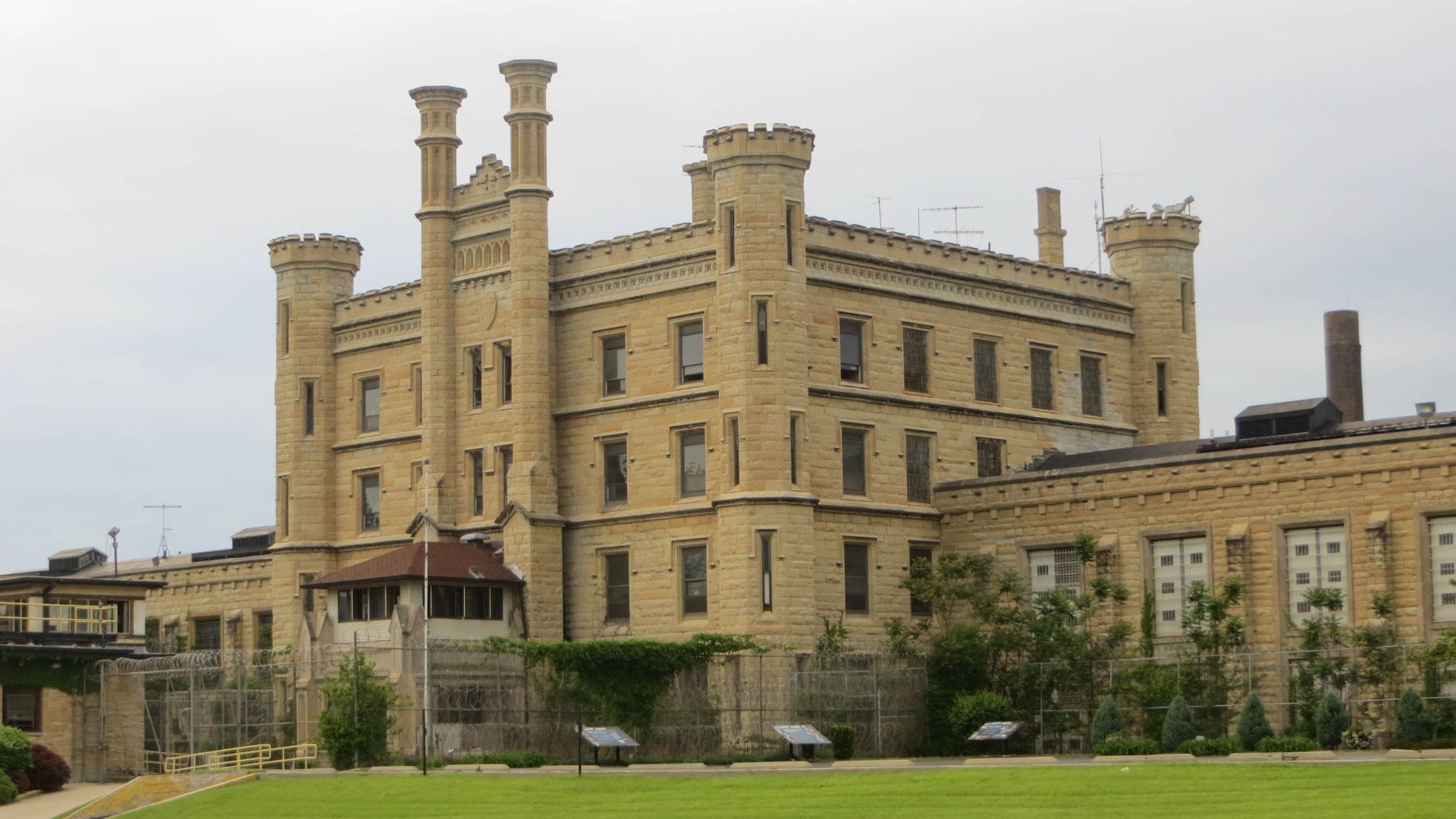 File:Joliet State Prison (10045283735).jpg