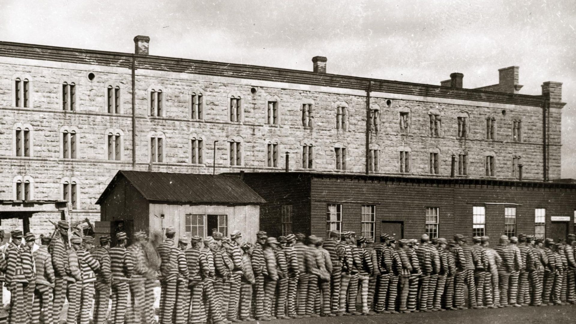 File:Line of prisoners at State Penitentiary, Jefferson City, MO.jpg