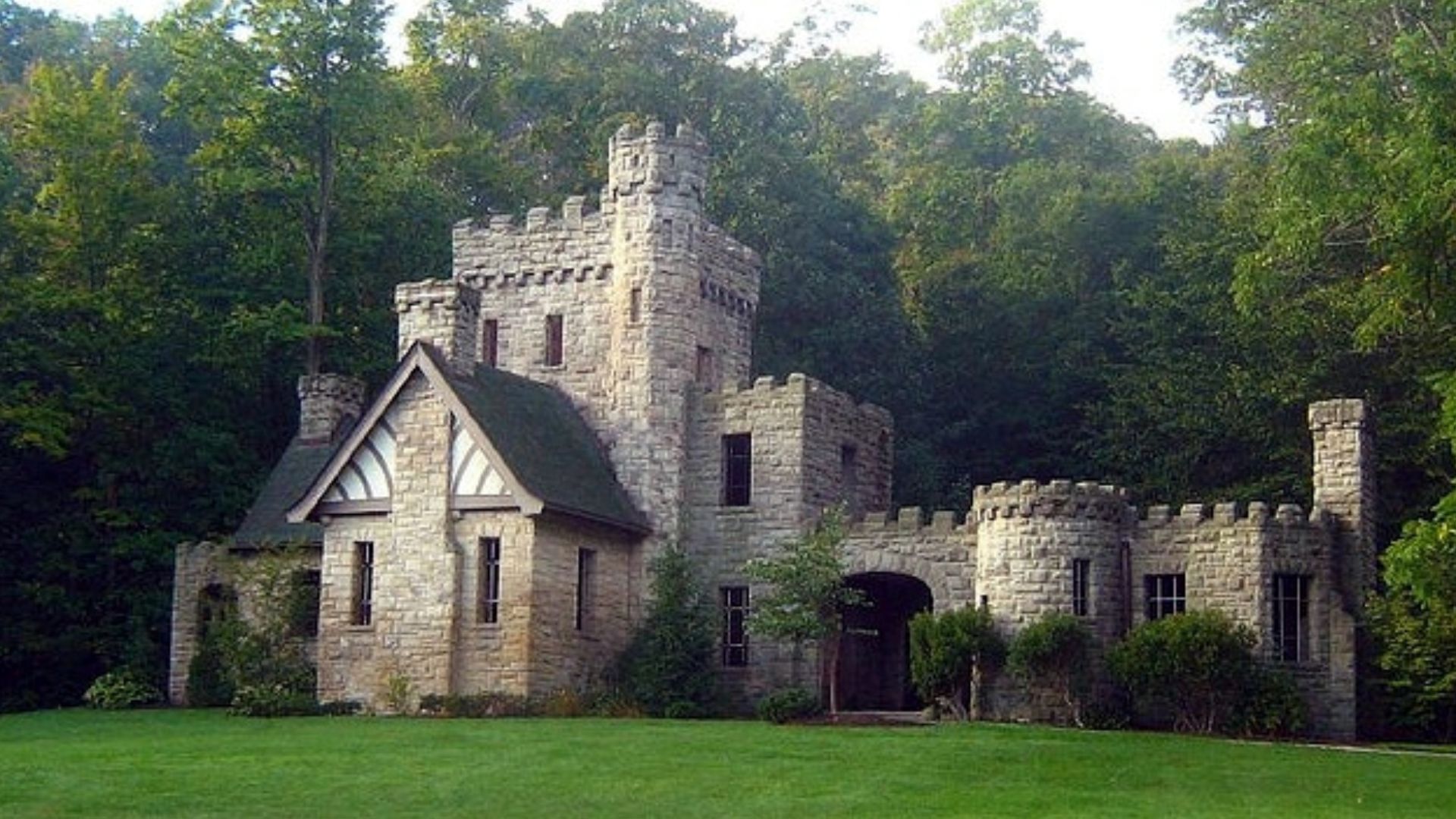 File:Squire's Castle 2.jpg