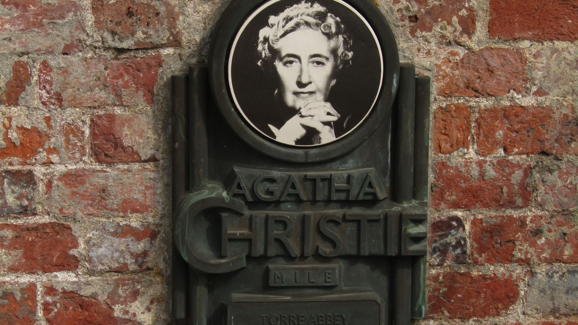 File:-2019-04-23 Agatha Christie plaque, Torre Abbey, Devon.JPG