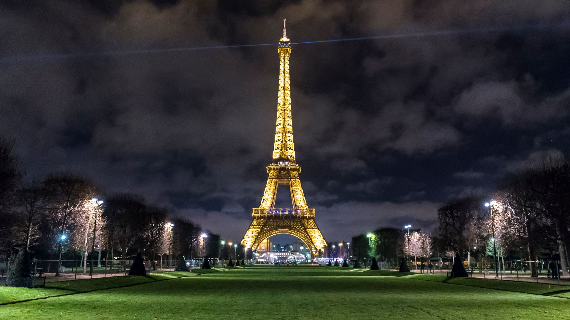 File:Eiffel Tower by night, Paris, FRANCE.jpg