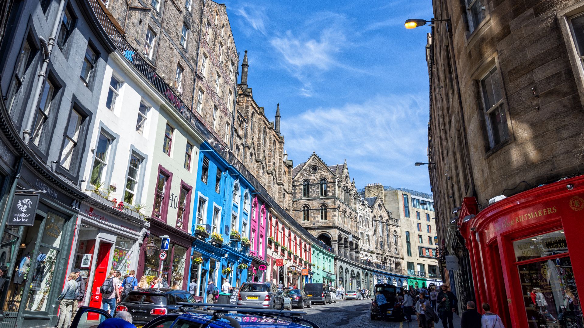 File:Victoria street, Edinburgh (40316411770).jpg
