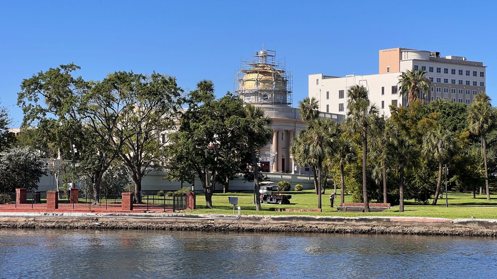 File:First Baptist Church of Tampa from the Tampa Riverwalk, Tampa, Florida.jpg