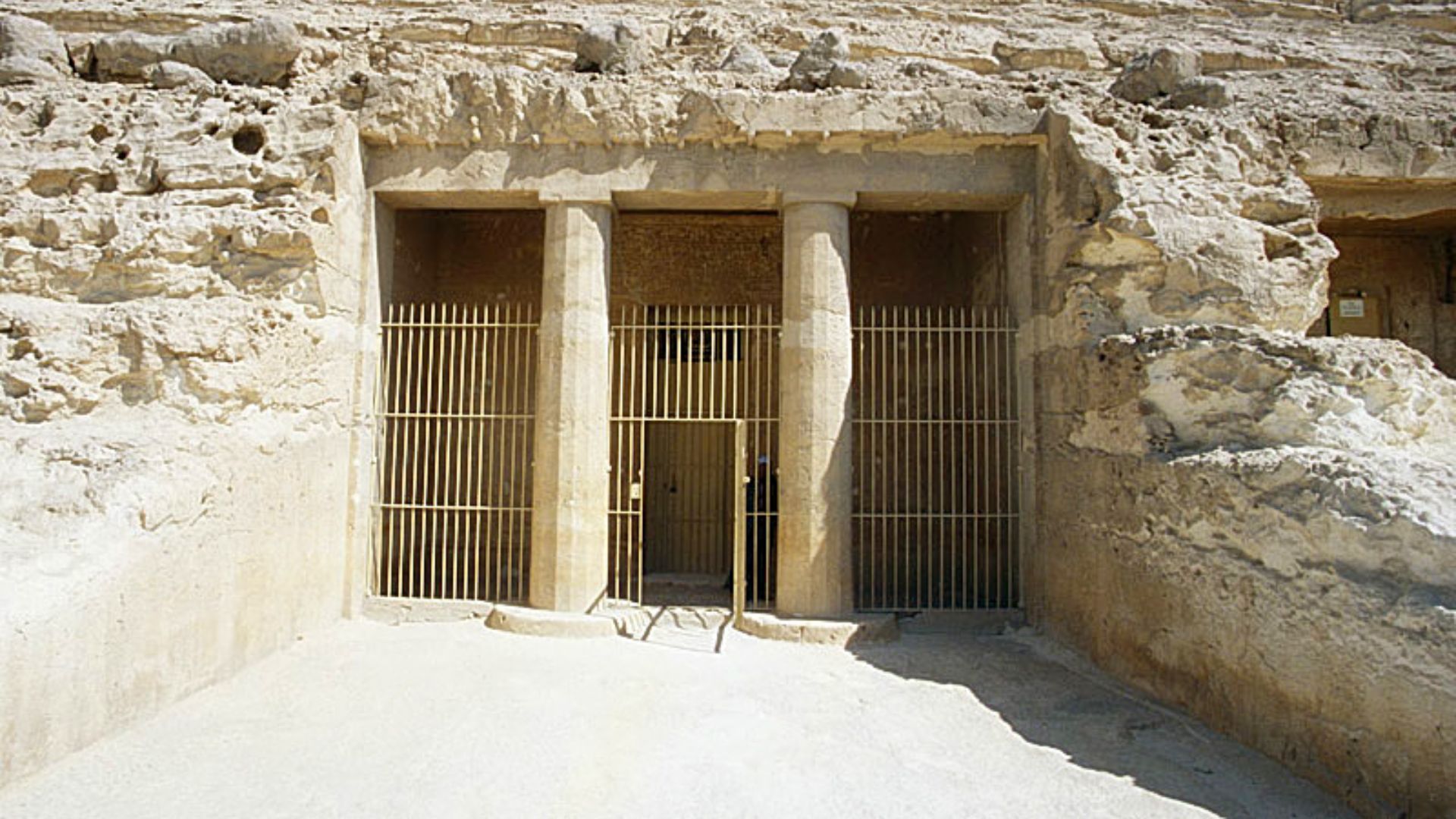 File:BeniHasanKhnumhotep.jpg