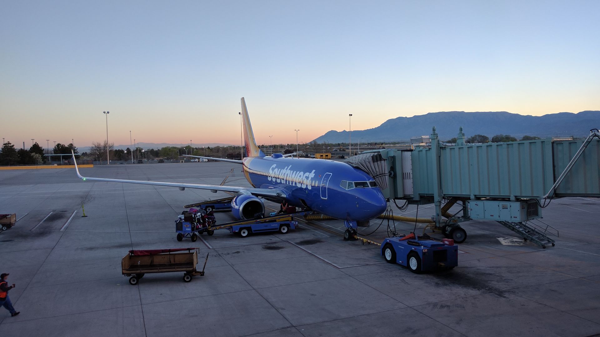 File:Southwest plane at gate at Albuquerque International Sunport.jpg