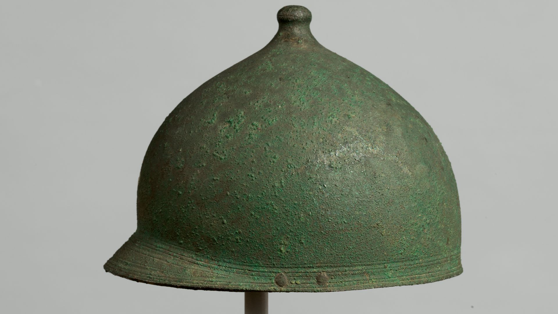 File:Helmet of the Montefortino Type MET DP701214.jpg