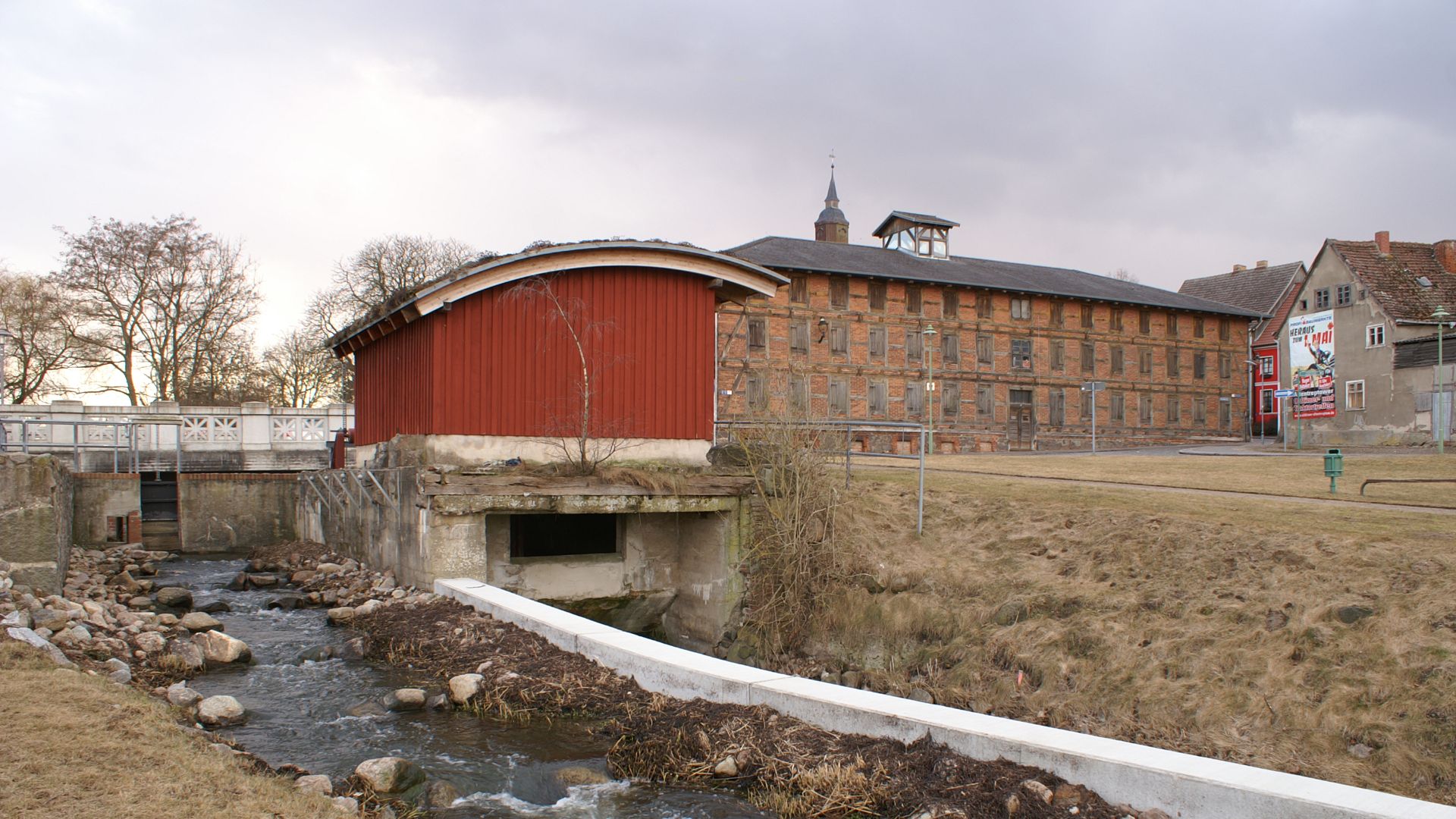 File:Tollense Randkanal Altentreptow Wehr.JPG