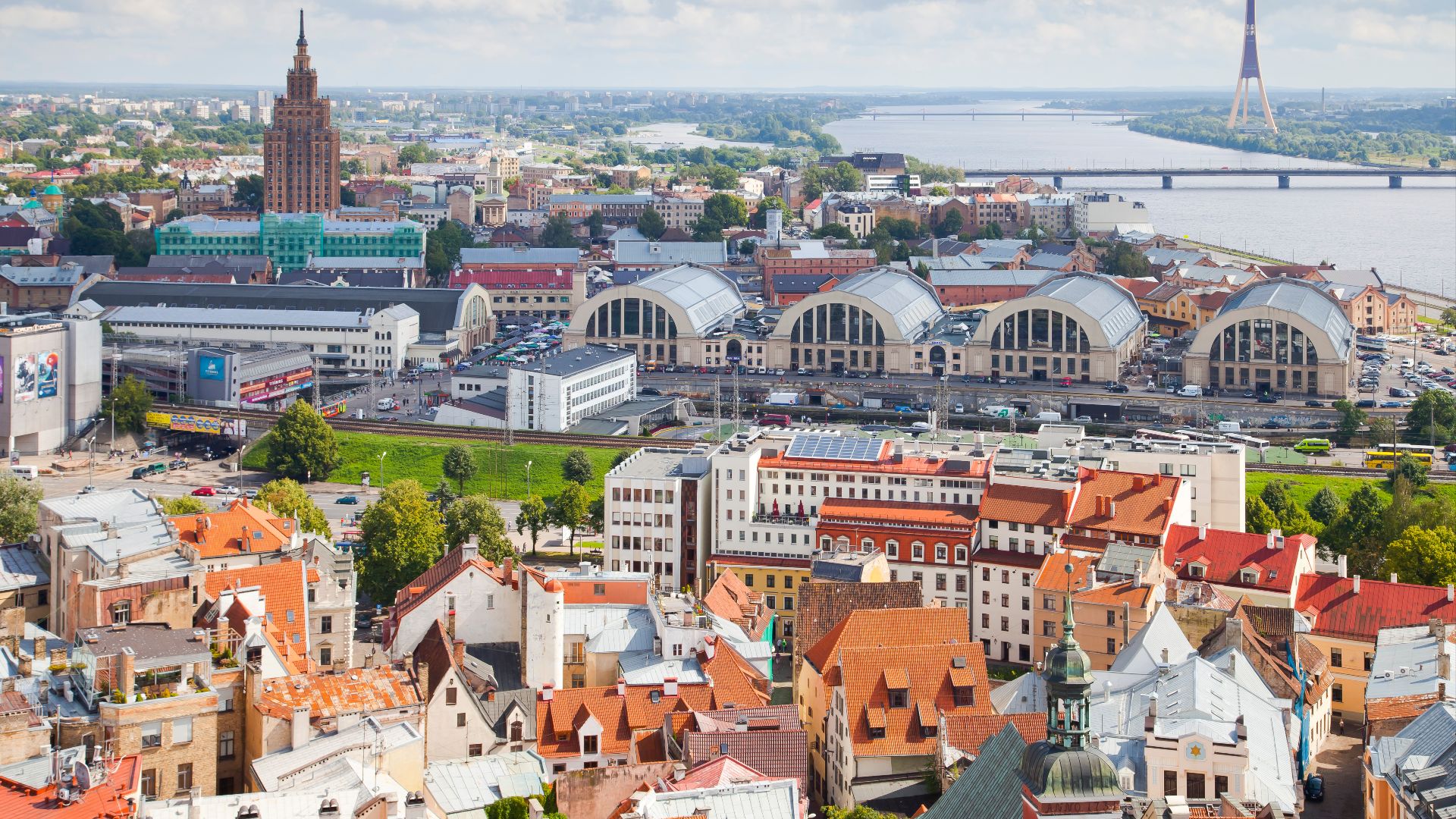 File:Vistas desde la iglesia de San Pedro, Riga, Letonia, 2012-08-07, DD 09.JPG