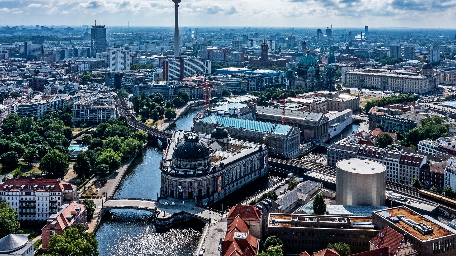 File:Museumsinsel Berlin Juli 2021 1 (cropped) b.jpg