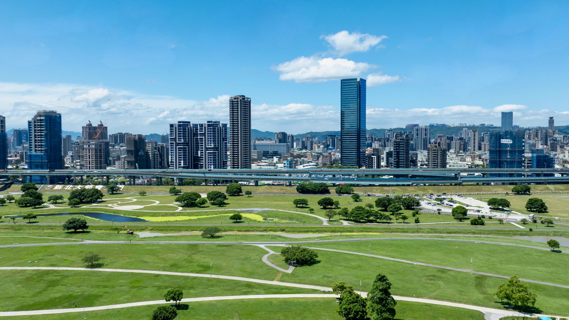 File:Skyline of Sanchong, New Taipei 2024.jpg