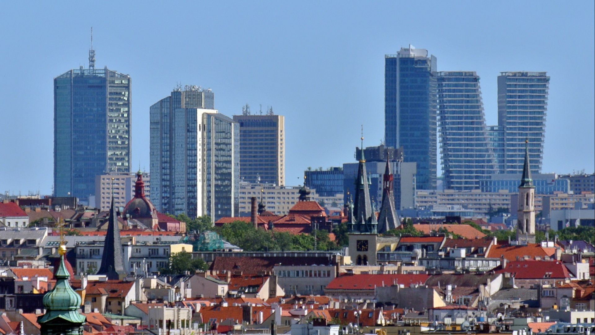 File:Mrakodrapy v Praze 2018.jpg