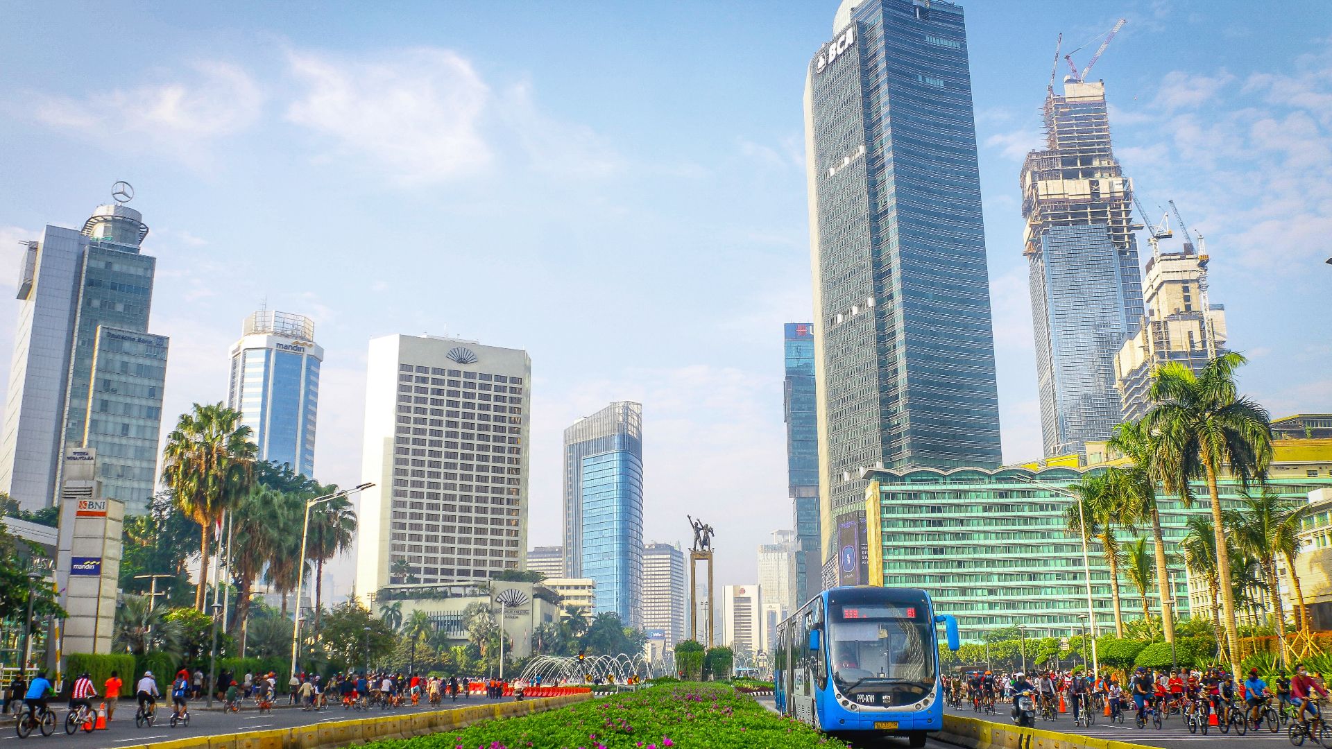 File:Busway in Bundaran HI.jpg