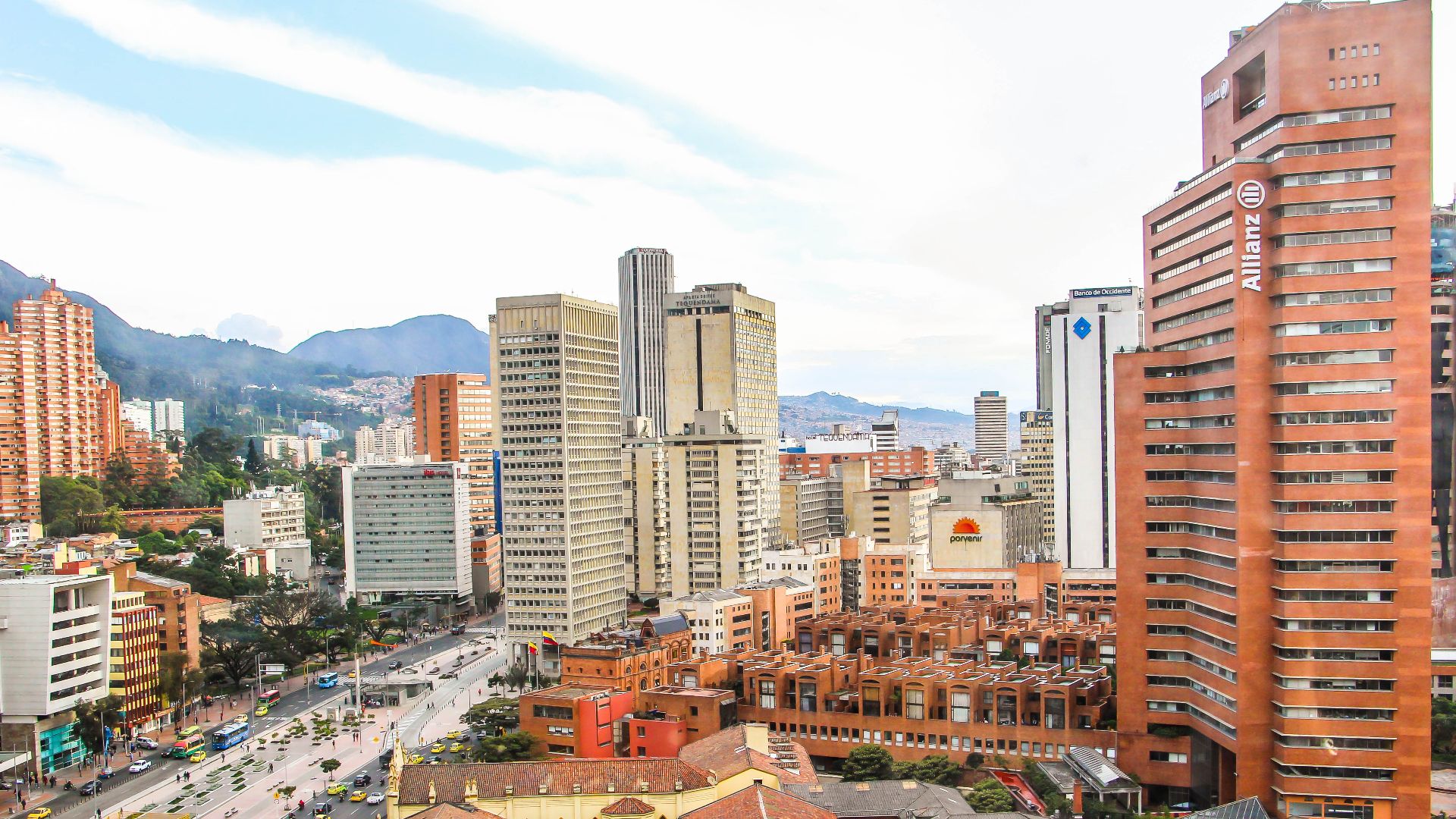 File:Bogotá, Centro Internacional.jpg