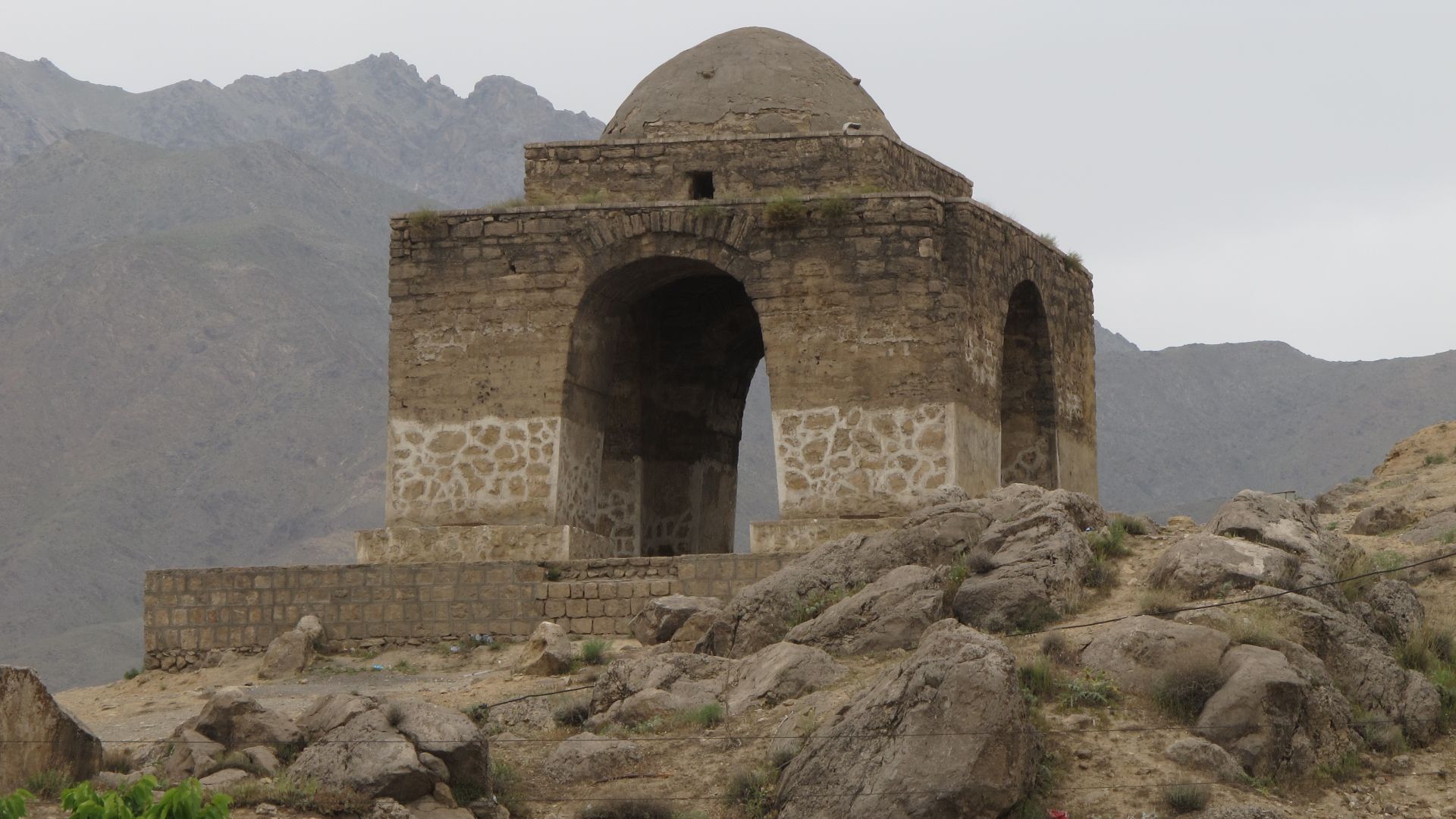 File:Niasar Fire Temple.jpg