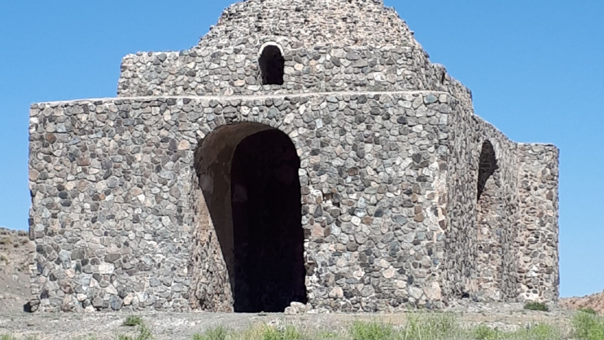 File:Bazehoor Fire Temple.jpg