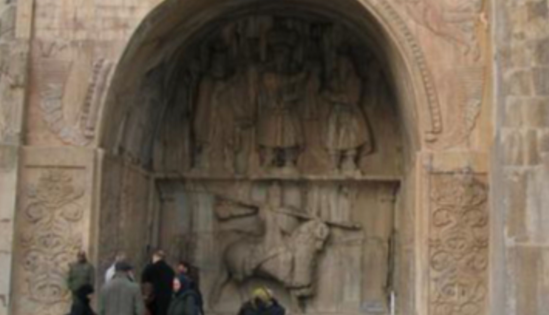 File:Sassanid reliefs at Taq e Bostan.jpg
