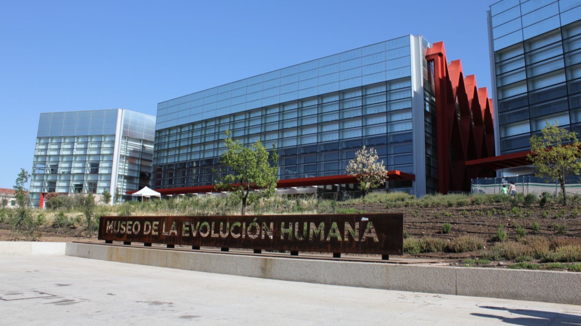File:Human Evolution Museum.jpg