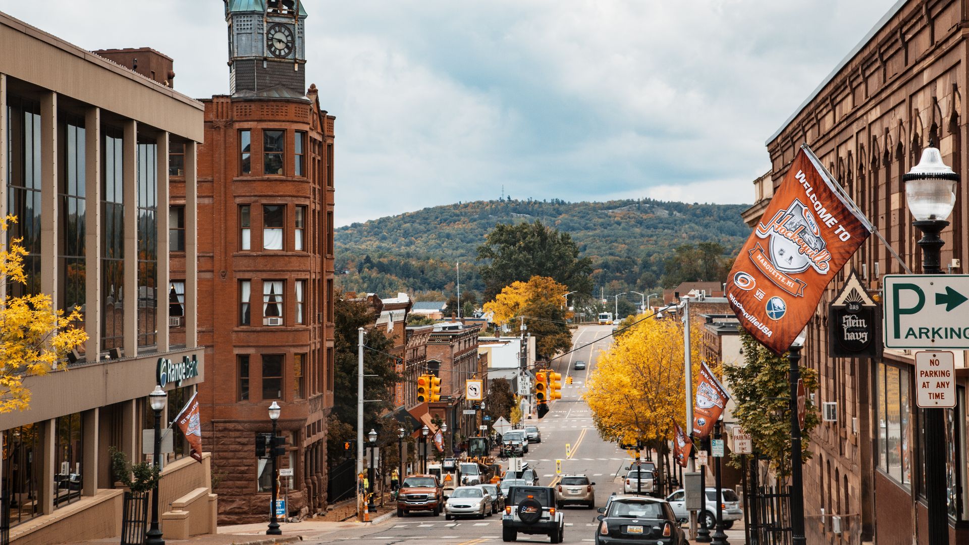File:Downtown Marquette, Michigan in Autumn (43657514144).jpg