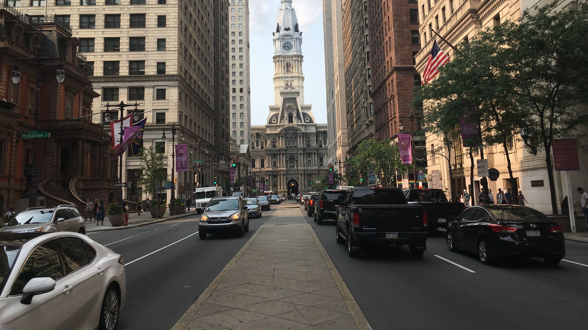 File:PA 611 NB past Walnut Street Philadelphia traffic congestion.jpeg