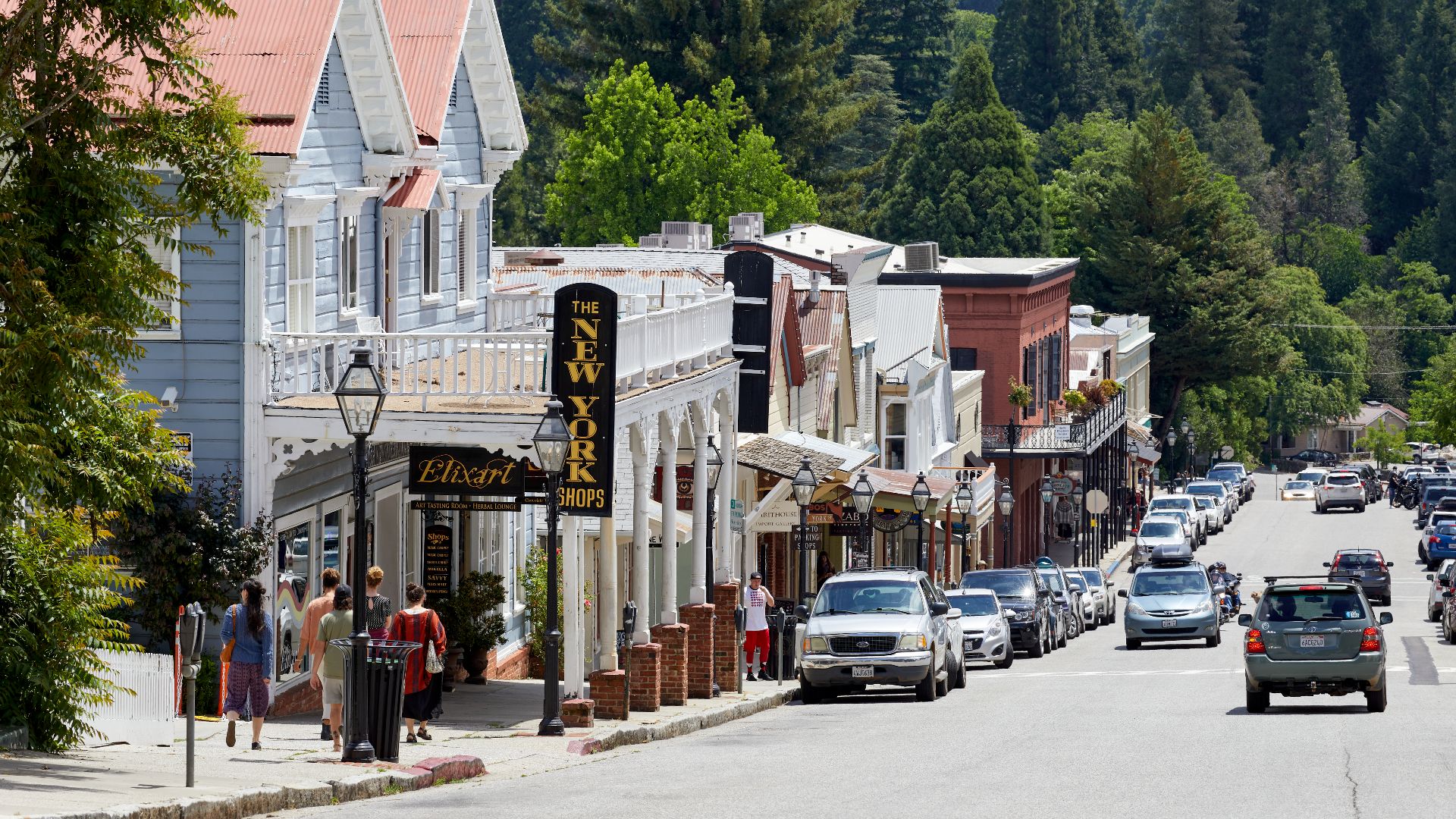 File:Broad Street Downtown Area in Nevada City, California.jpg