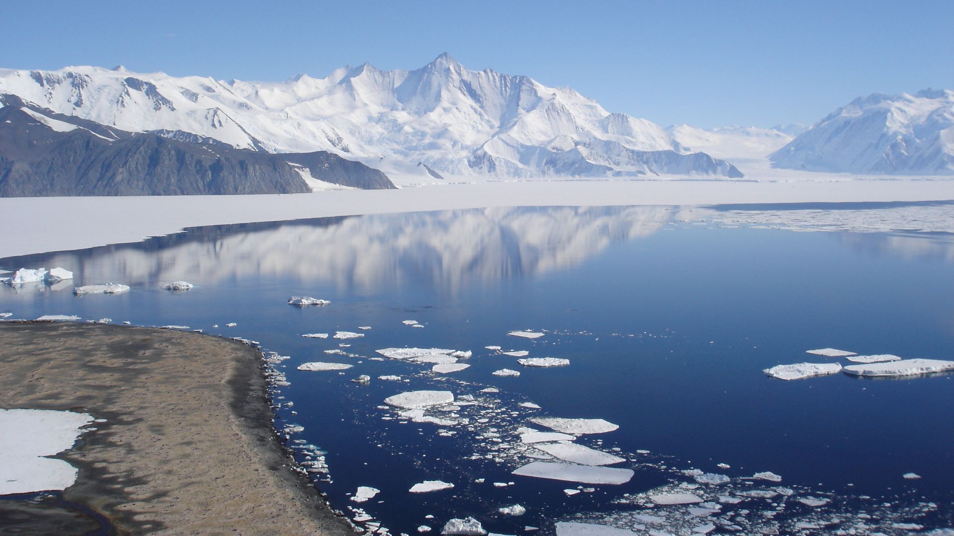 File:Mt Herschel, Antarctica, Jan 2006.jpg