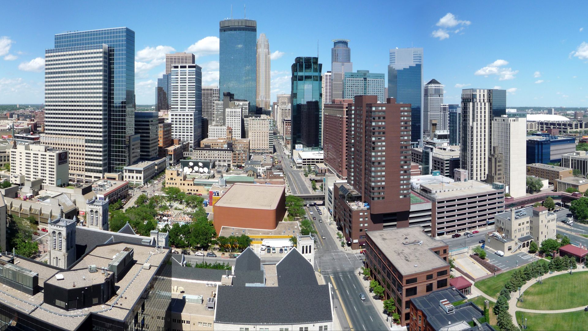 File:2008-0712-MPLS-panorama.JPG