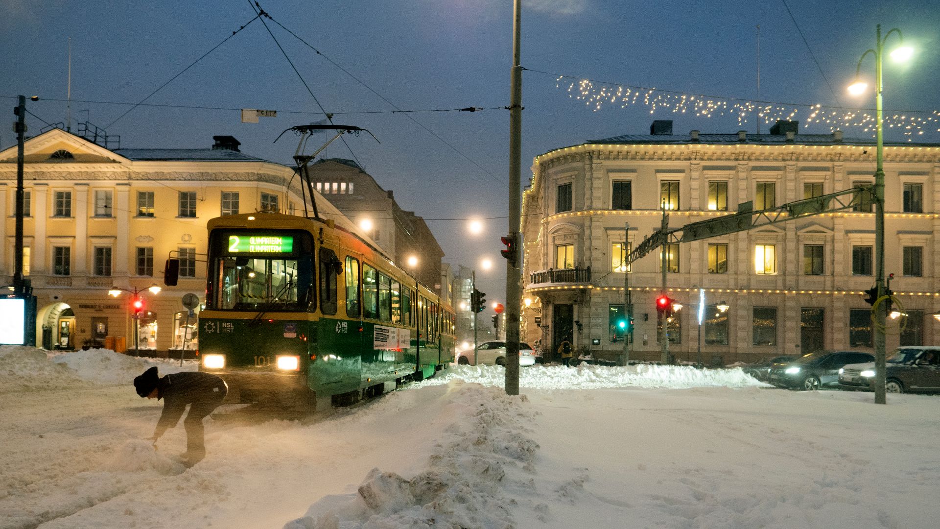 File:Tram stuck in snow Helsinki, Finland, 2021 January.jpg