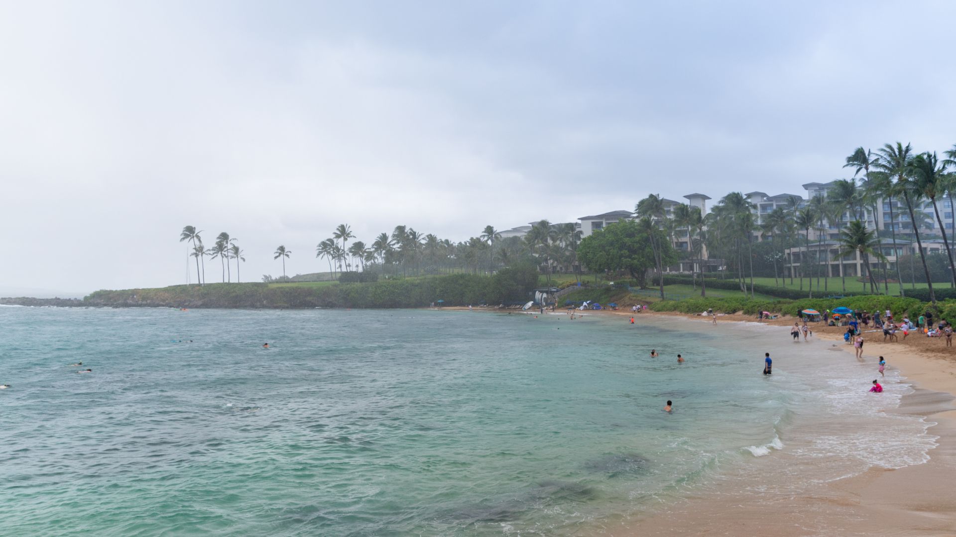 File:Kapalua Strand park Maui Hawaii (45689882342).jpg
