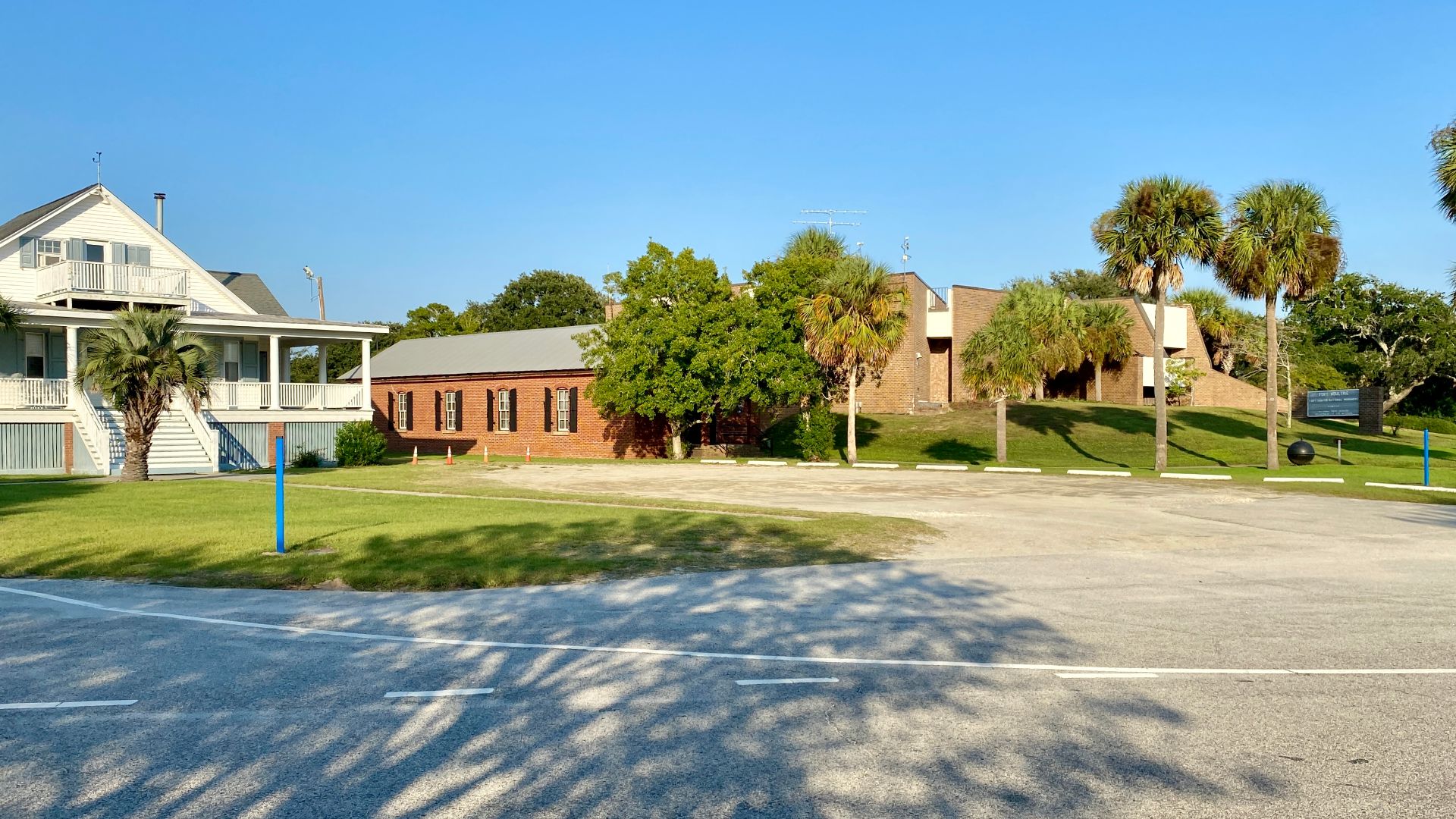 File:Middle Street, Sullivan’s Island, SC (50622637206).jpg