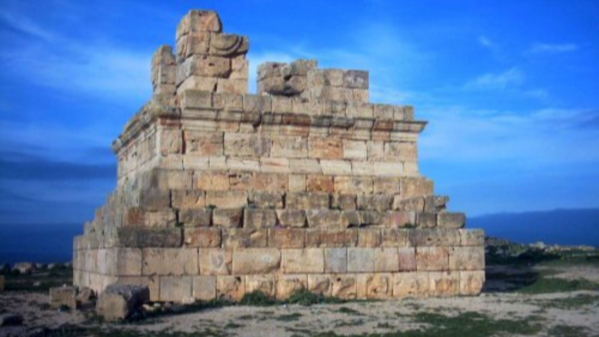 File:Tomb of Massinissa 01.jpg