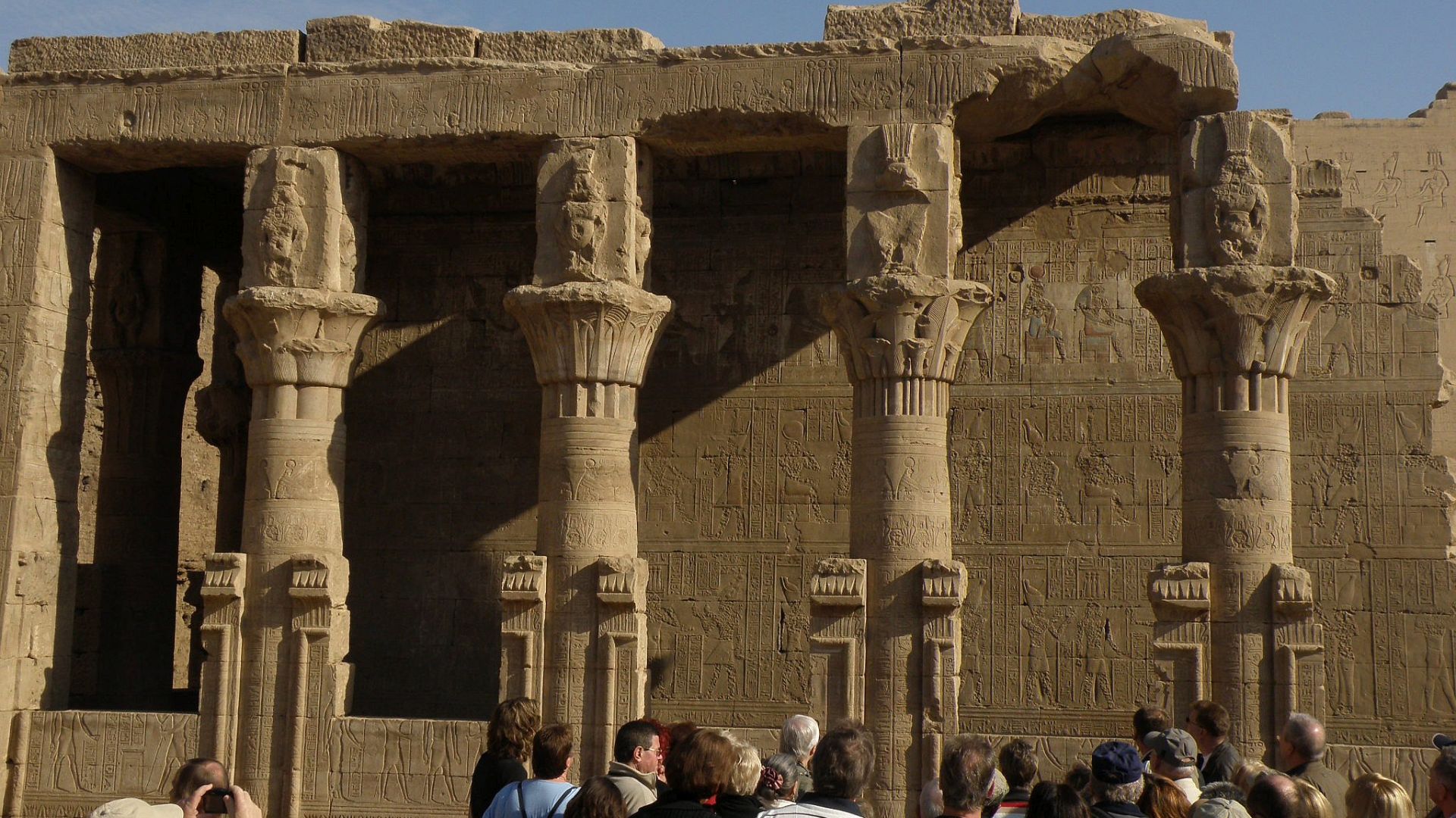File:Adfu temple of Horus entrance.jpg
