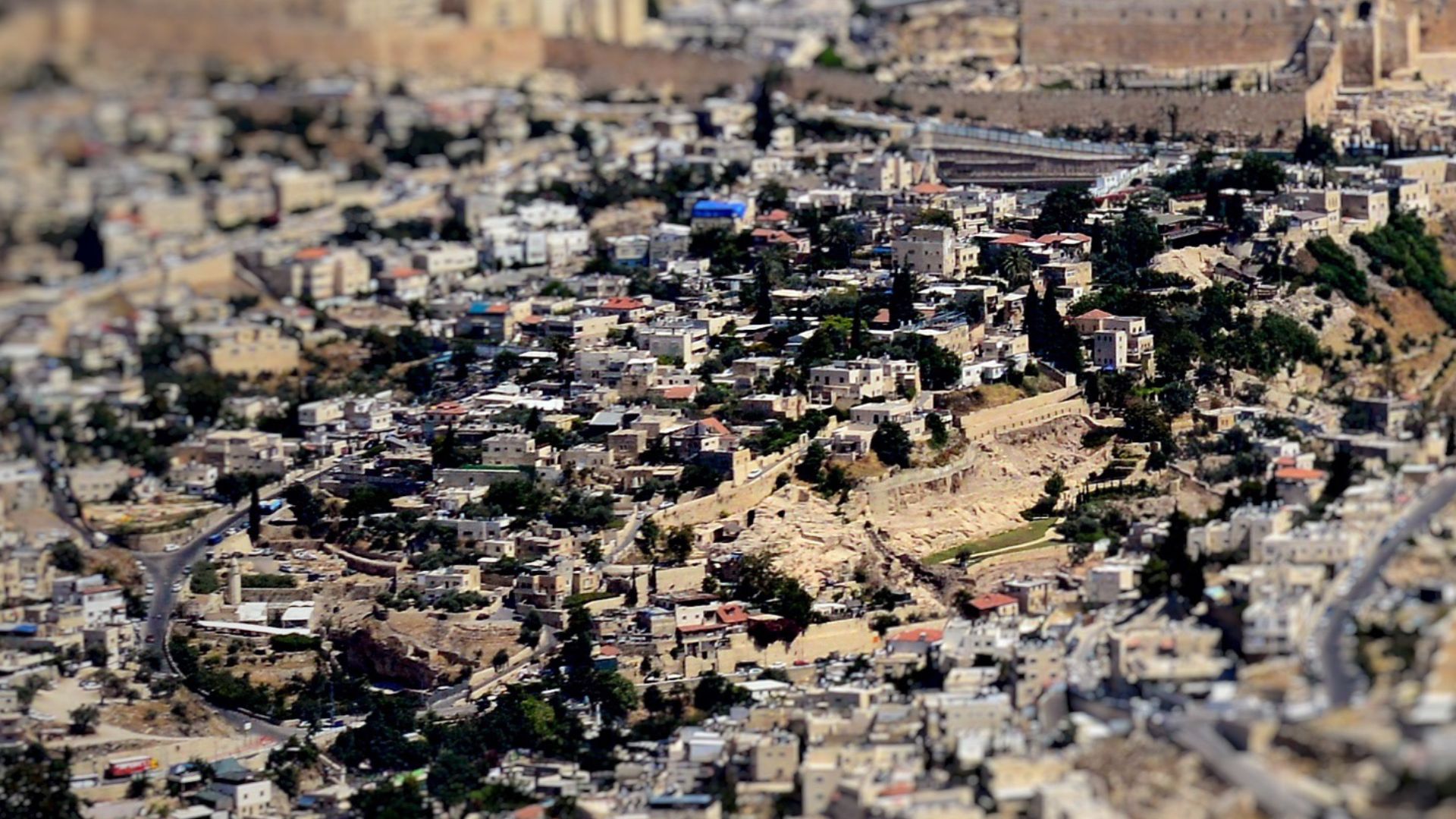File:City of David, Wadi Hilweh – Palestinian village, Israeli settlement, Archaeological site – from the air.jpg