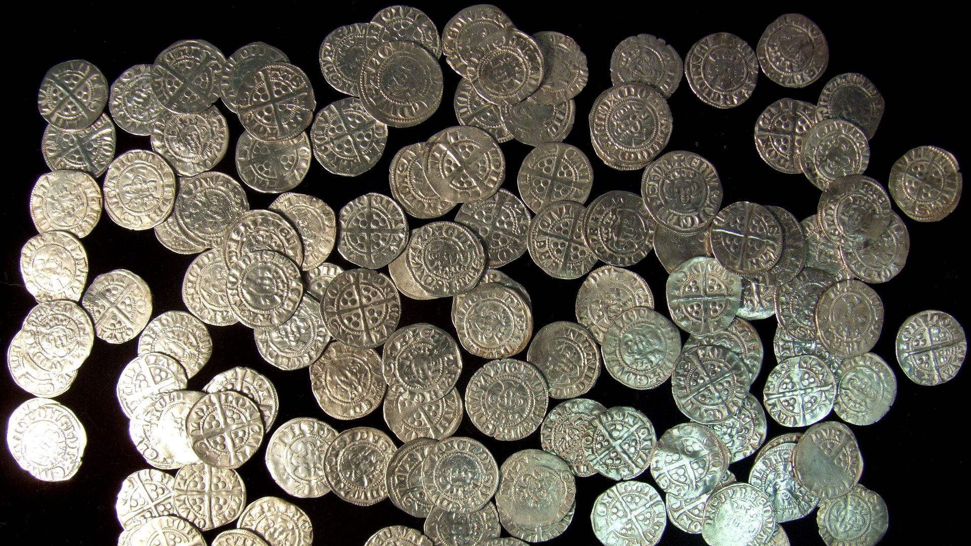 File:Medieval coin hoard of silver pennies (FindID 179043-287311).jpg