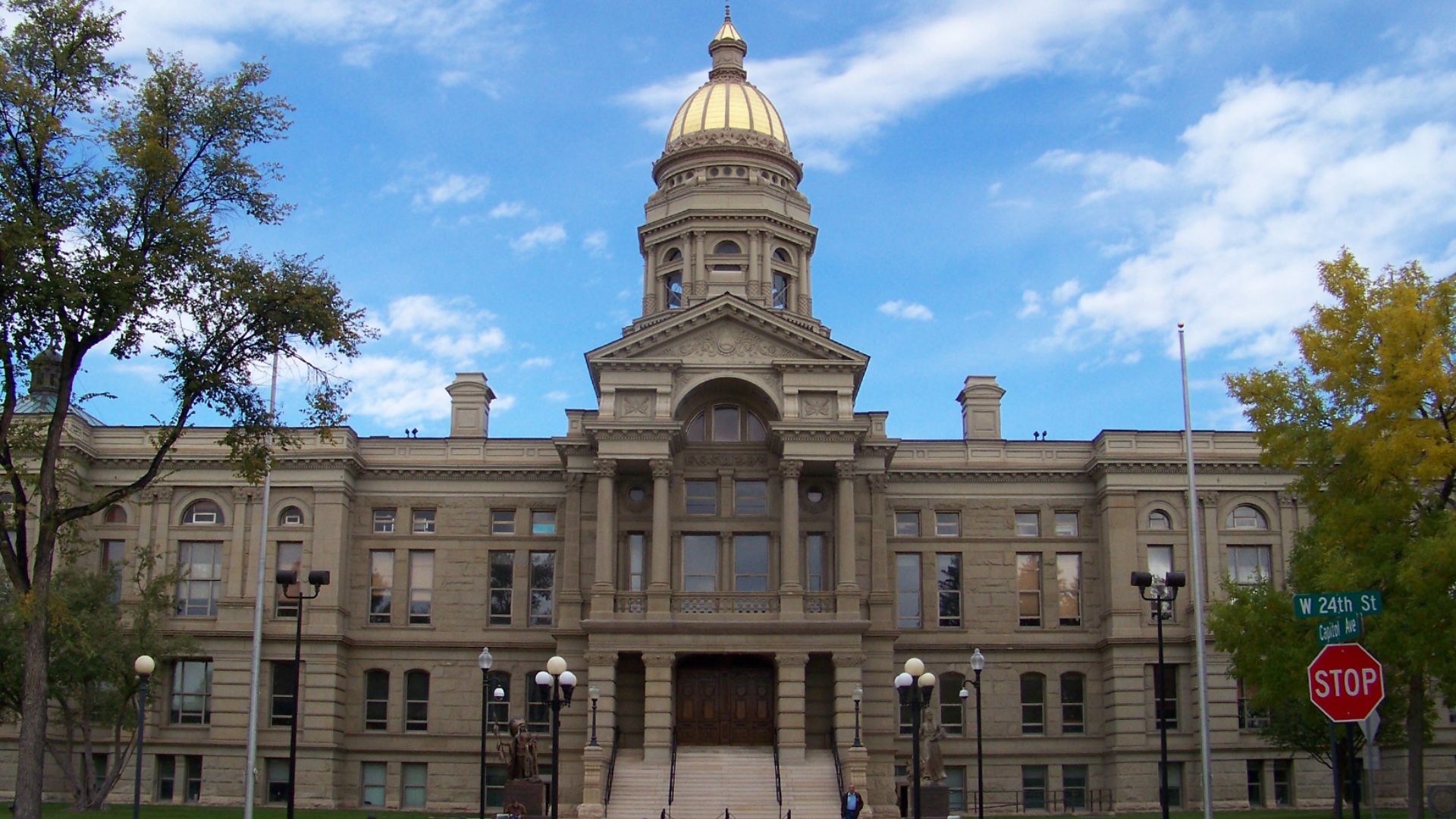 File:Wyoming State Capitol.jpg