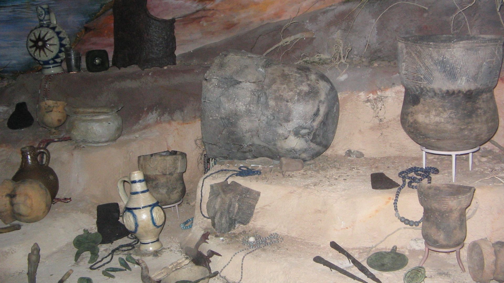 File:Susquehannock Artifacts PA State Museum.JPG