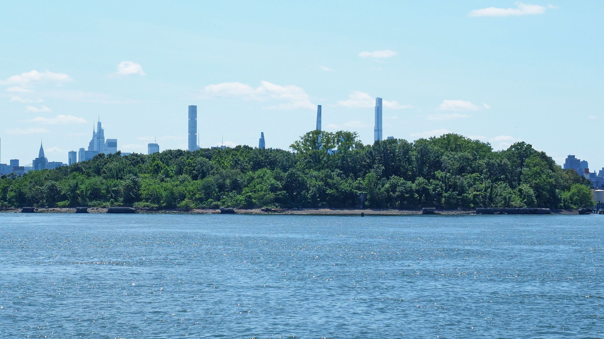 File:North Brother Island from Barretto Point Park.jpg