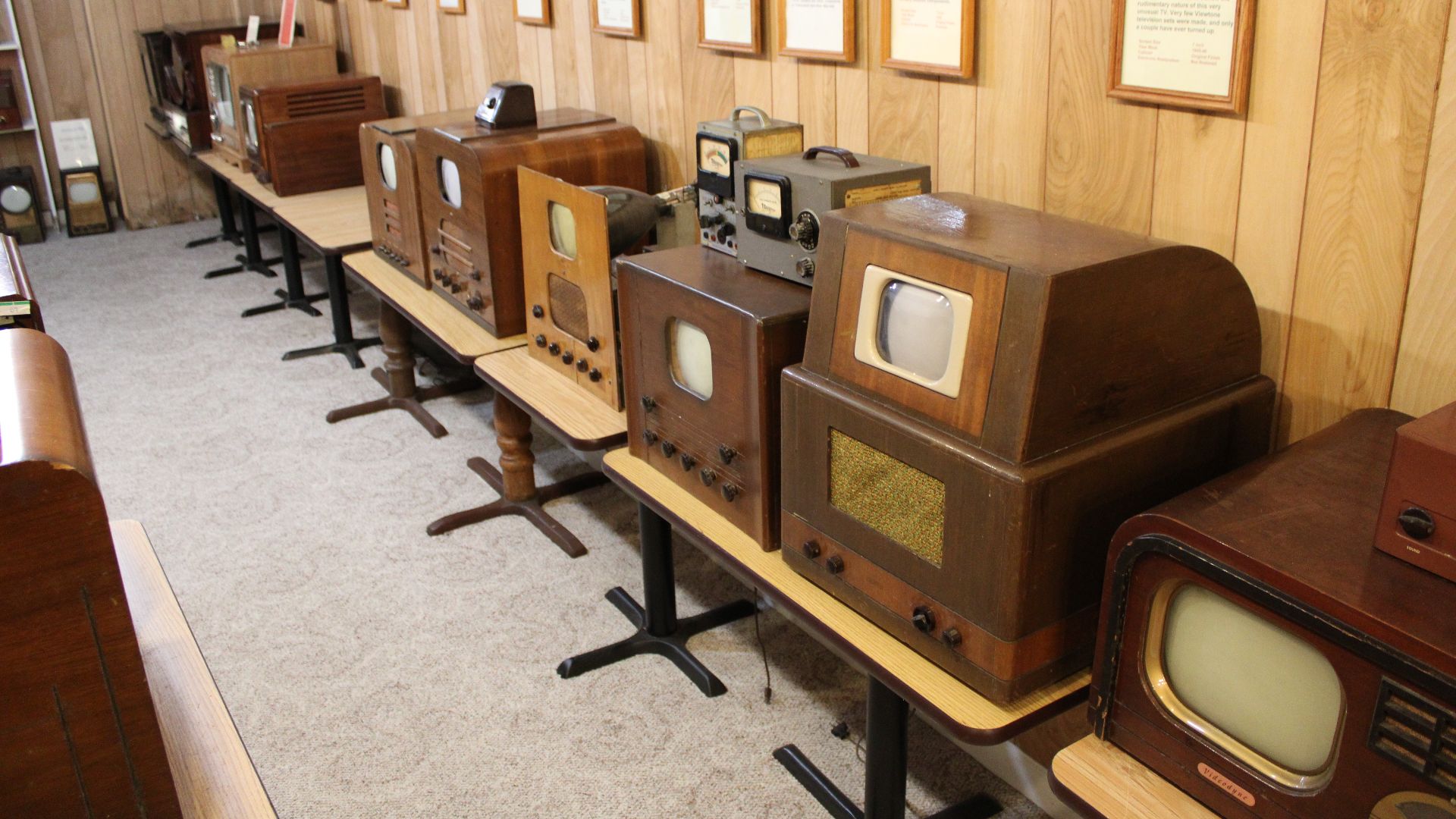 File:Multiple post WWII television sets at the Early Television Museum June 2022.jpg