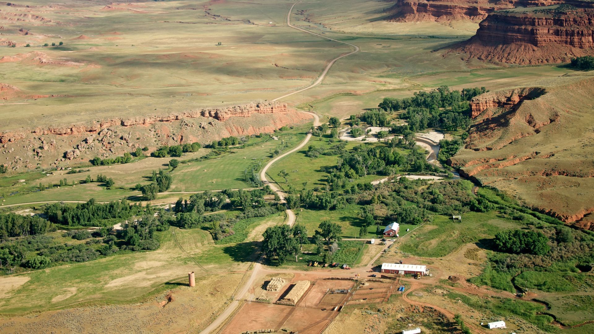 File:Hole-in-the-Wall, Wyoming.jpg