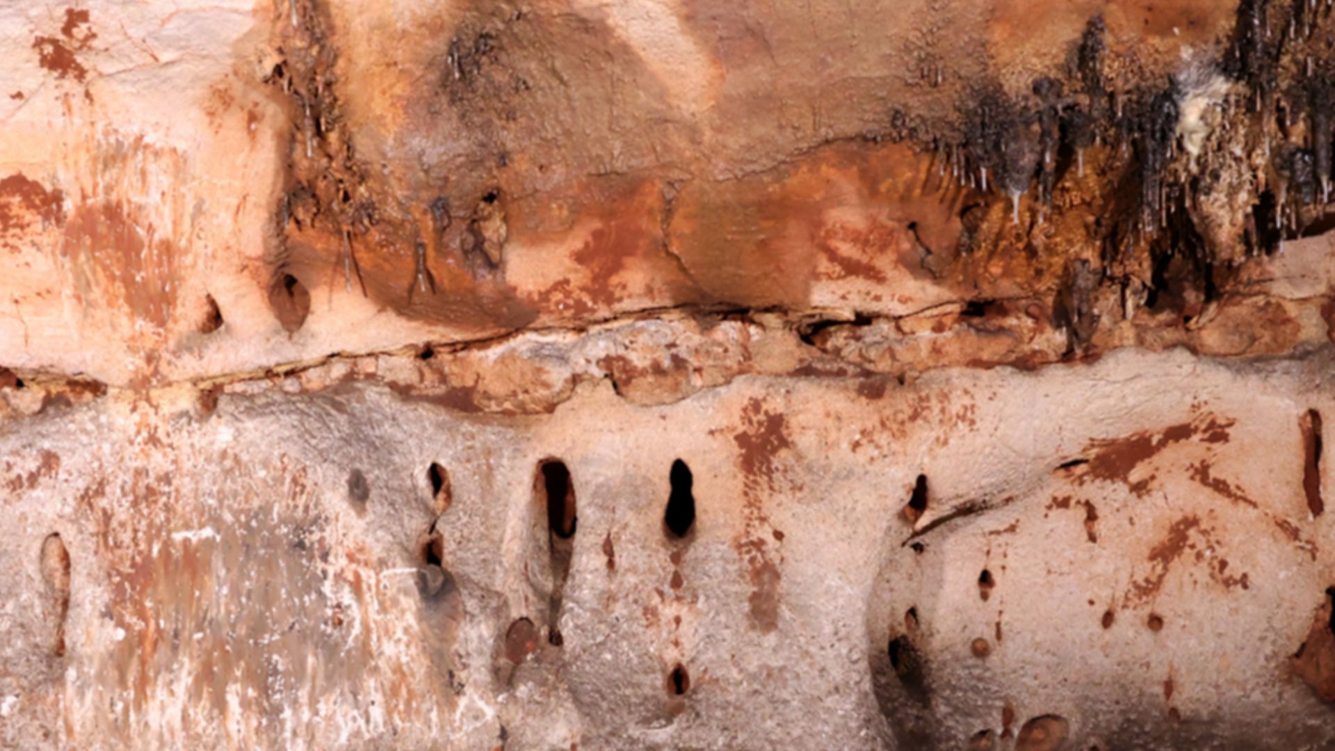 File:Cova Dones clay paintings.png