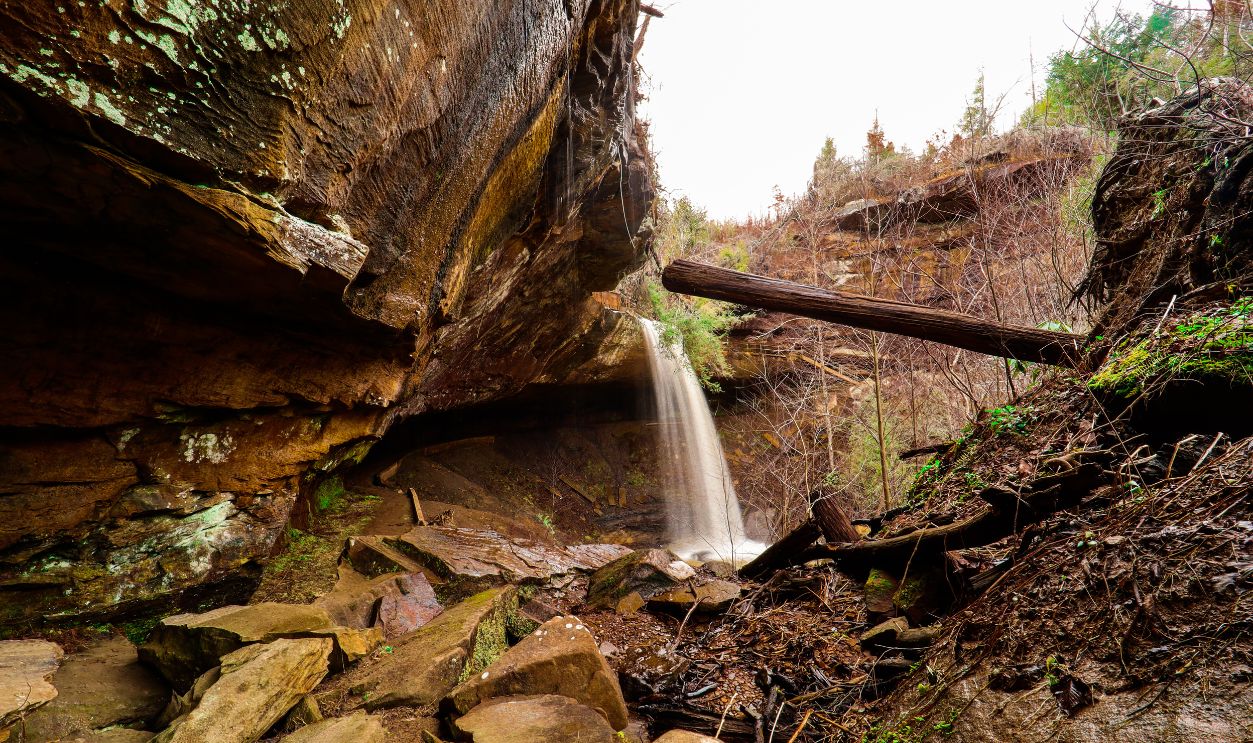 Kentucky: Broke Leg Falls