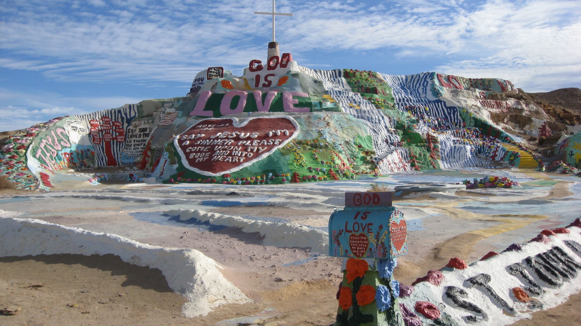 File:Salvation Mountain (4271531161).jpg