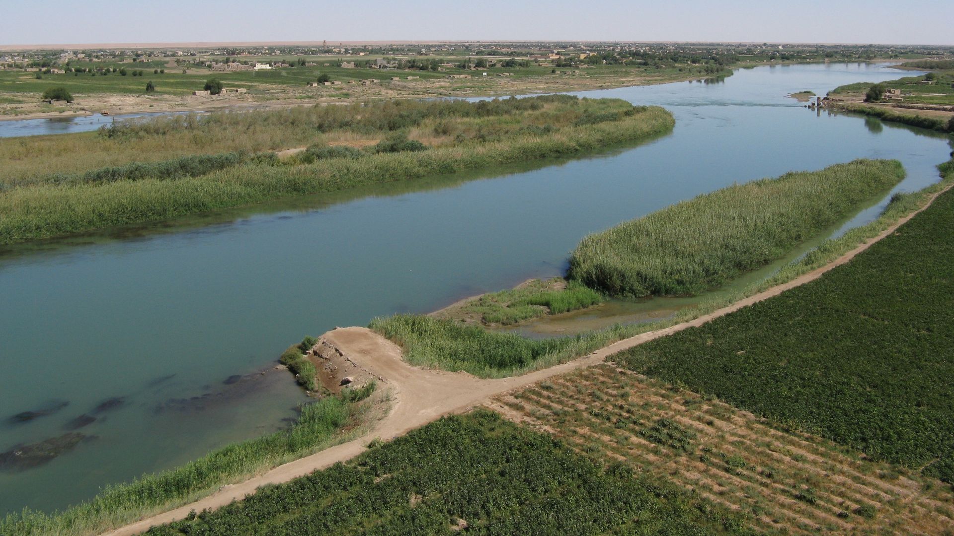 File:Euphrates river - panoramio (1).jpg