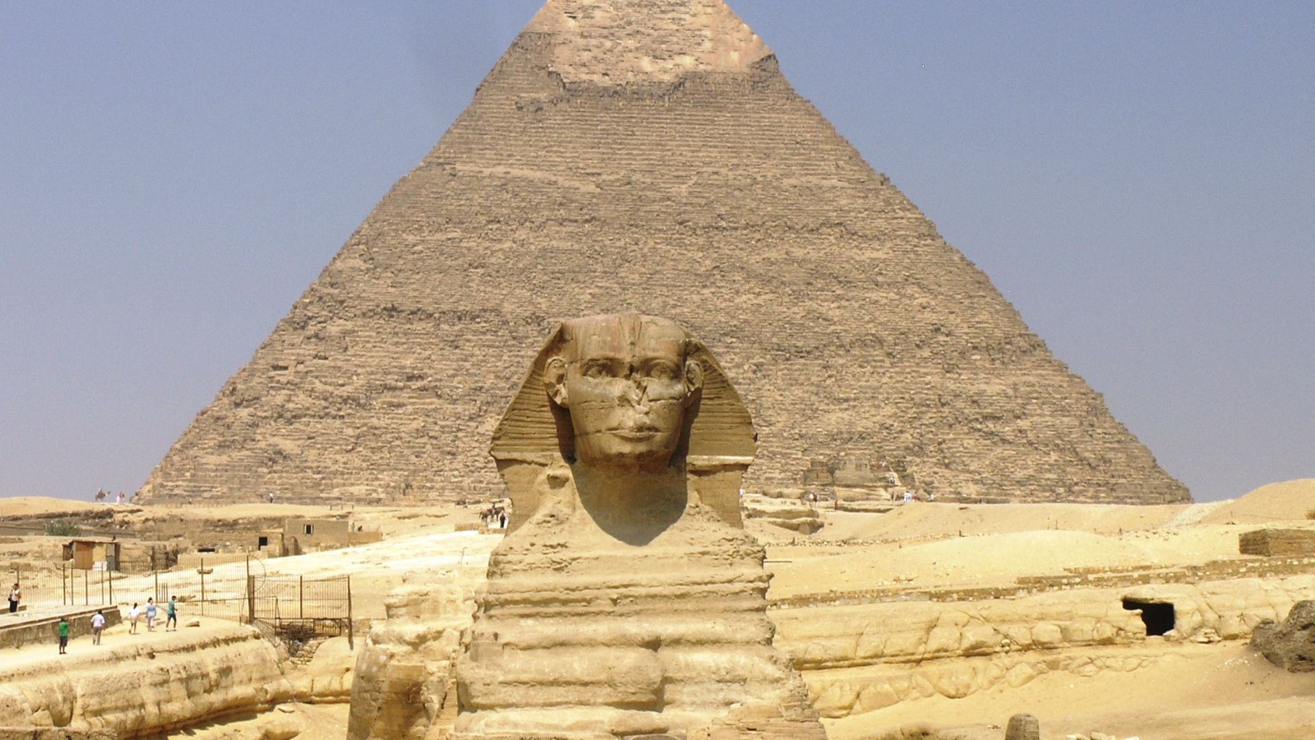 File:Giza Plateau - Great Sphinx with Pyramid of Khafre in background.JPG